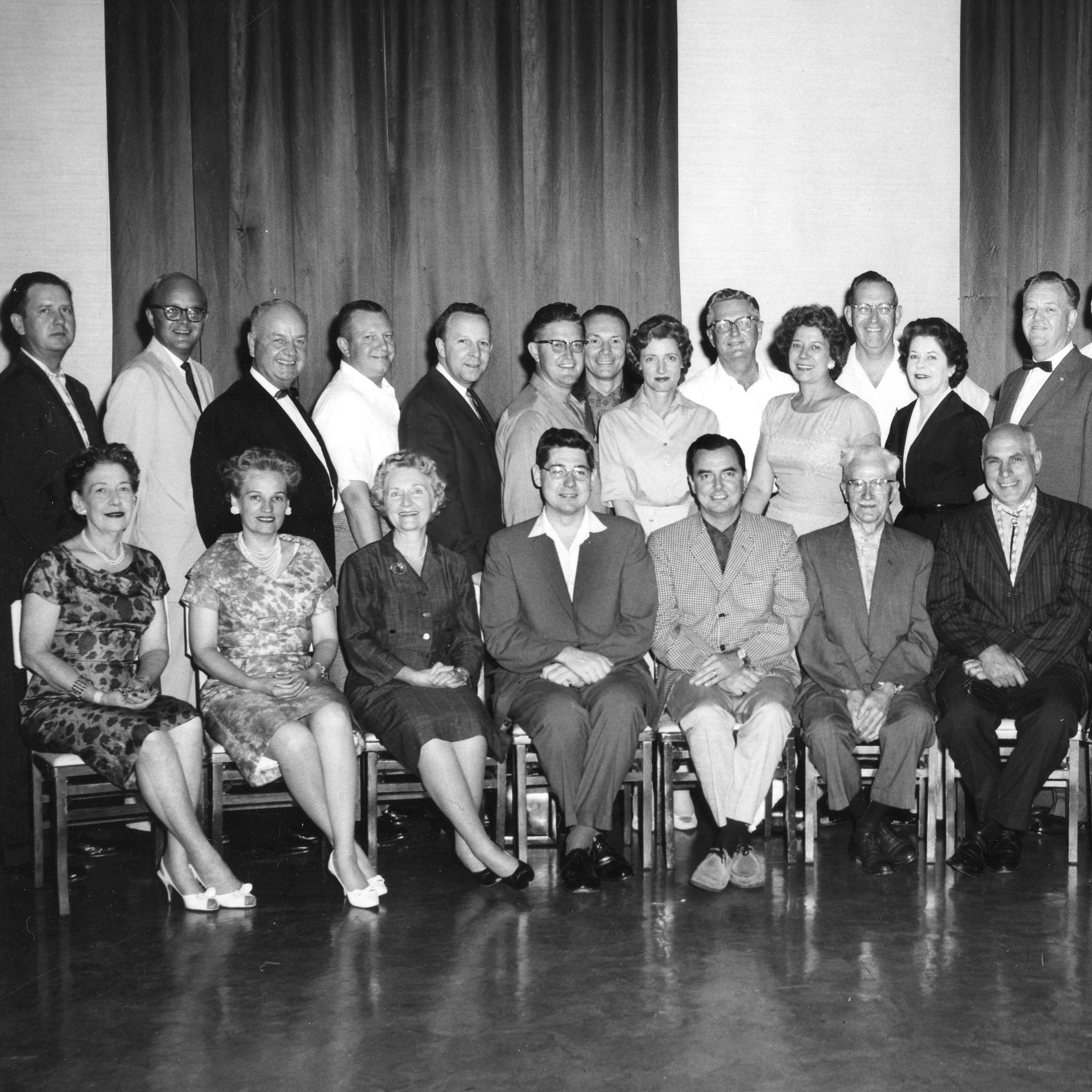 1967-group photo of Dale Carnegie course graduates